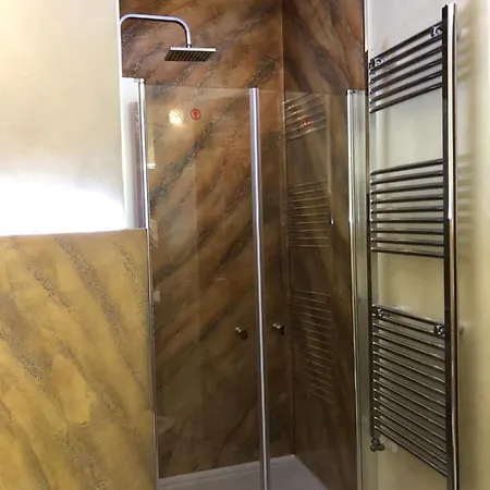 Konukevi La Piazzetta 4*